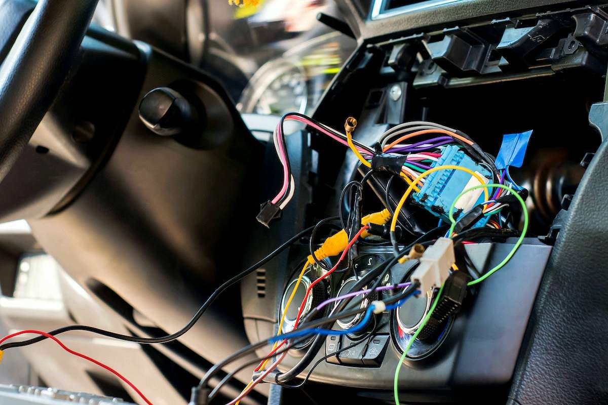 Ремонт электроники легковых автомобилей