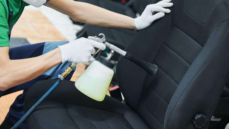 Чем лучше очистить обивку салона автомобиля своими руками